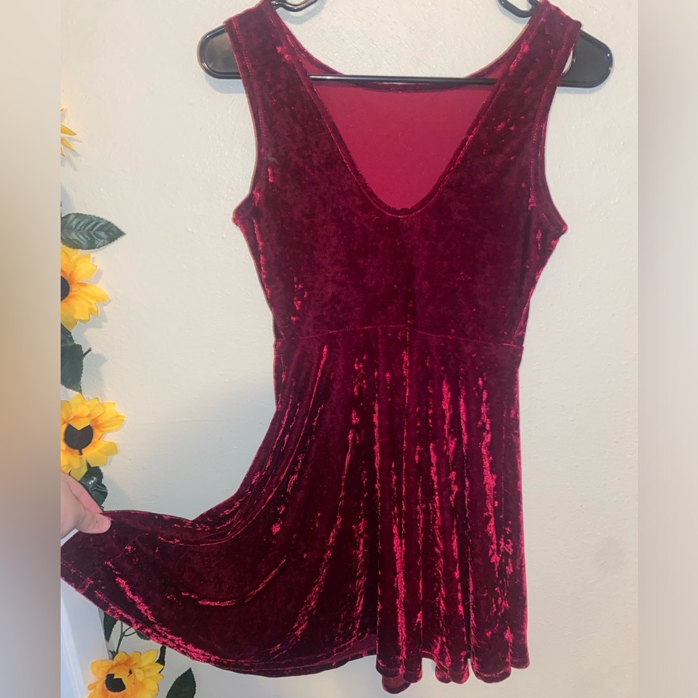 Red velvet mini dress - Picture 2 of 5